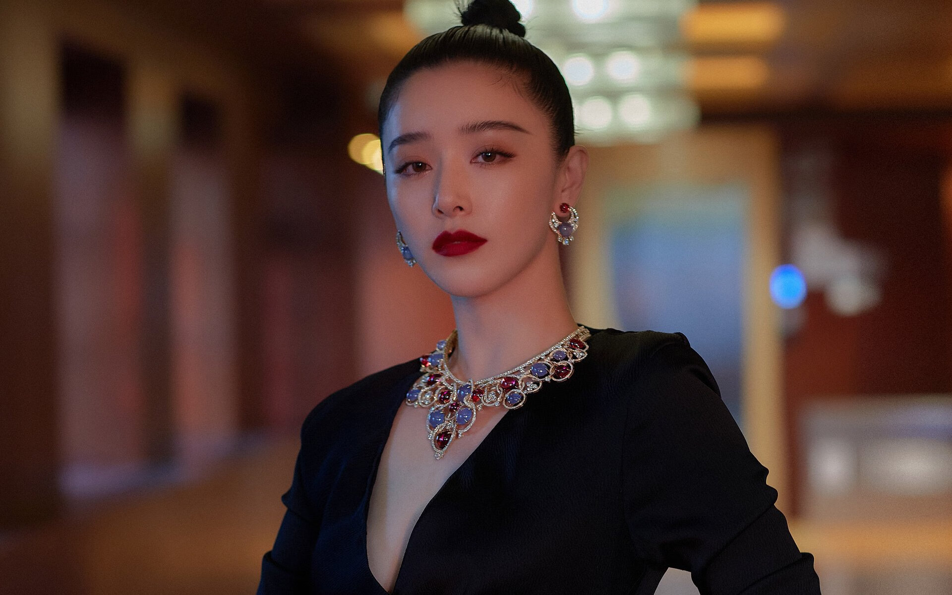 开云网站-逆风飞扬：用勇气逆天改命的足球战士，逆风飞扬下一句